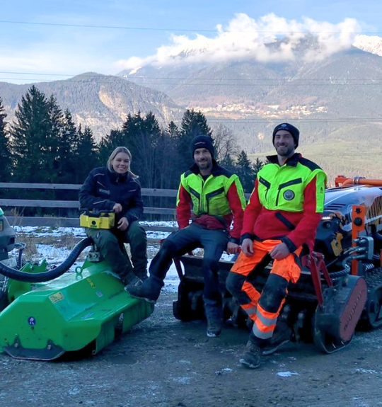 Team von Grimm Natur & Service bei einem gemeinsamen Einsatz